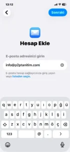 iPhone Hesap Ekle ekranına yazılmış kurumsal e-posta adresi