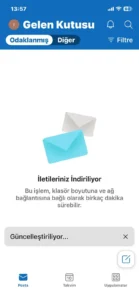 Outlook gelen kutusunda İletilerinizi İndiriyor ve Güncelleştiriliyor mesajları